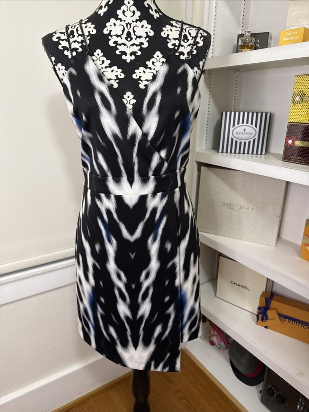 BeBe M Sadie Double chain detail blue white black multi party dress Sexy Lined
